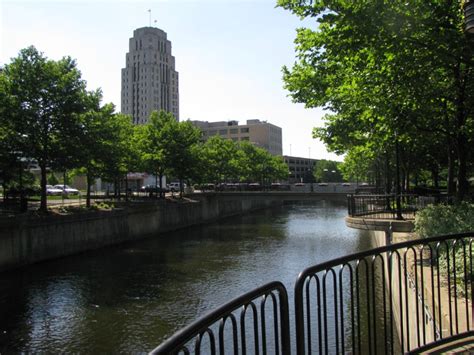 Walking Through Downtown Battle Creek