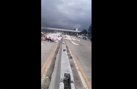 Accidente En La Caseta M Xico Puebla Tr Iler Choca Se Incendia Y