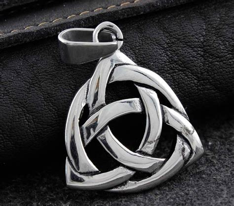 O Charme Dos Homens Da Moda L Triquetra De A O Inoxid Vel Knotwork