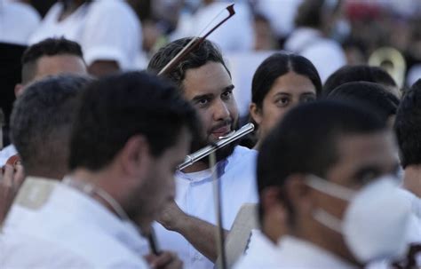 Venezuela Des milliers de musiciens réunis pour battre le record du