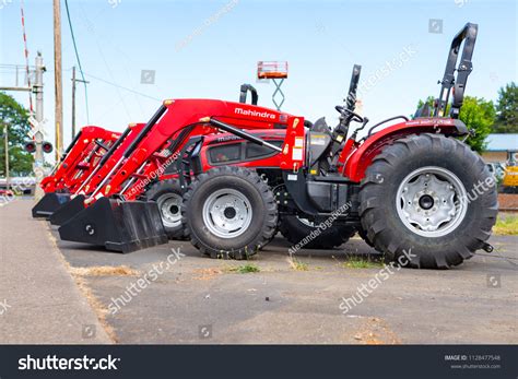 24 Mahindra Tractor Farmer Images, Stock Photos & Vectors | Shutterstock