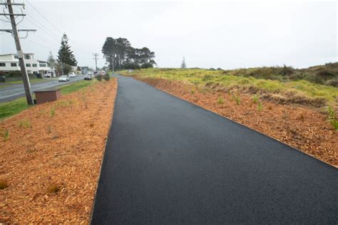 Sunlive Pāpāmoa Residents Concerned Over Asphalt Pathway The Bays