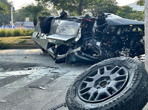 Huge Tesla Cybertruck Crash in Mexico Showcases Vehicle Safety ...