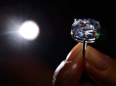 'Blue Moon' diamond fetches record $48.5 Million 'Video' - Canada Journal - News of the World