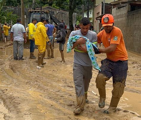 970 pessoas estão desalojadas e 747 desabrigadas após as chuvas no