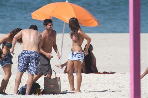 Bruna Marquezine Grava Novela Na Praia Do Recreio No Rio Fotos Em