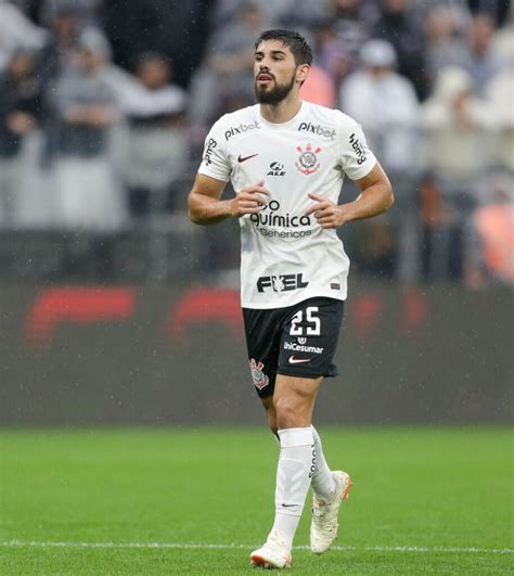 Zagueiro do Corinthians é convocado para Seleção Uruguaia