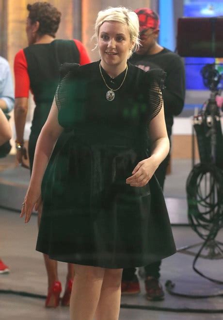 Lena Dunham Visits "Good Morning America" | Celeb Dirty Laundry