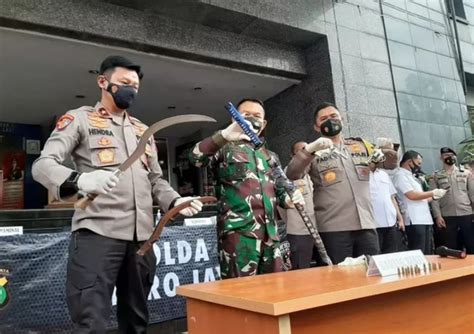 Bareskrim Tunjukan Senjata Api Milik Laskar Fpi Yang Tewas Ke Komnas