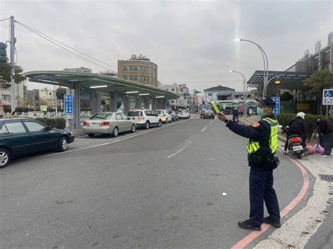 新營警於春節「熱點路段」 加強取締違規停車 民眾請依規定行駛 News586