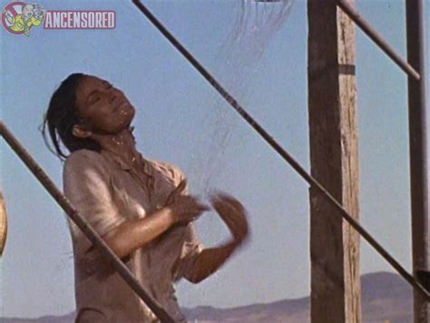 Raquel Welch Nude 163 Photos And Uncensored Nude Scenes From Movies And TV Shows 18