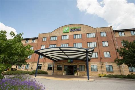 Holiday Inn Express Liverpool-Knowsley Hotel - Deals, Photos & Reviews