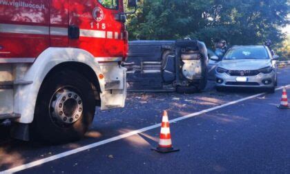 Schianto Tra Tre Auto Una Si Ribalta Sulla Sede Stradale Prima Torino