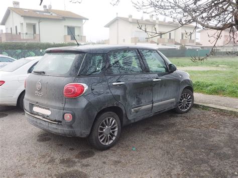 Spaccata Nella Notte Auto Rubata Come Ariete Per Sfondare La Vetrina