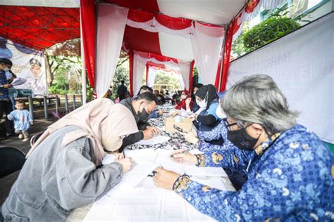 Pemkot Bandung Salurkan Bantuan Modal Tahap Bagi Umkm Antara News