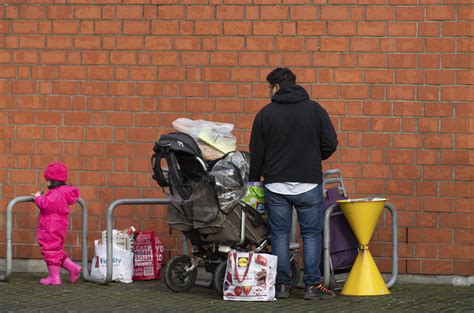 Neue Zahlen Jedes F Nfte Kind In Deutschland W Chst In Armut Auf