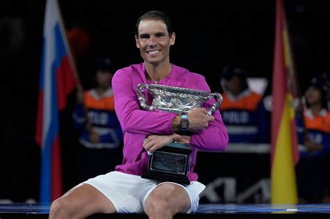 Australian Open: Rafael Nadal rallies past Daniil Medvedev