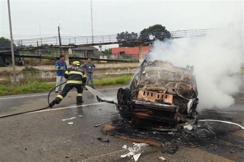 V Deo Dois Morrem Ap S Carro Capotar E Explodir No Interior De Goi S