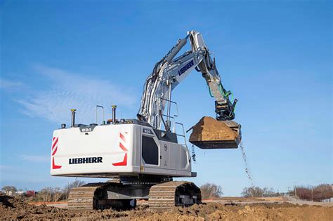 Liebherr Delivers First Hydraulic Excavator With Factory Fitted Leica