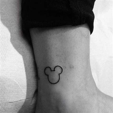 Id E Tatouage Mickey En Modele Tatouage Tatouage Mickey Tatouage