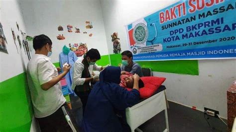 100 Anak Ikut Sunatan Massal Bkprmi Makassar Pacica Tribun