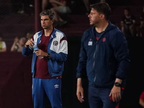 Video: los hinchas de Lanús le cantaron el feliz cumpleaños a