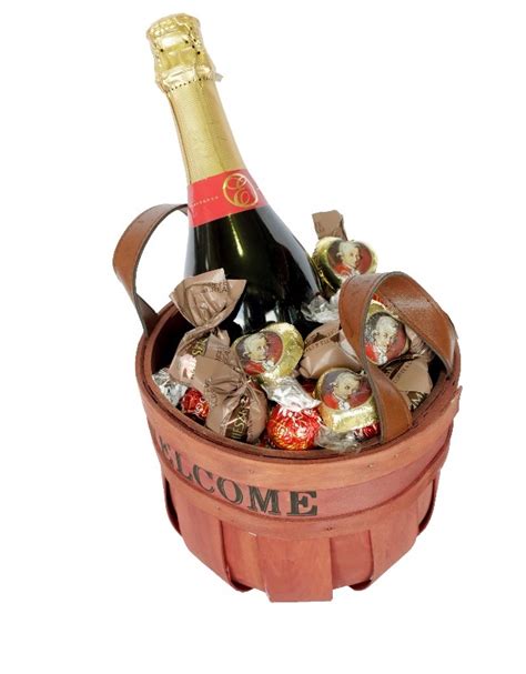 Buy Sparkling Wine and Chocolate Gift Basket | Israel-Catalog.com