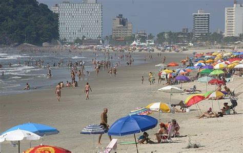 Domingo De Calor E Sol Intenso No Litoral