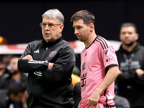 Como en las viejas épocas Tata Martino rendido ante Messi y Luis