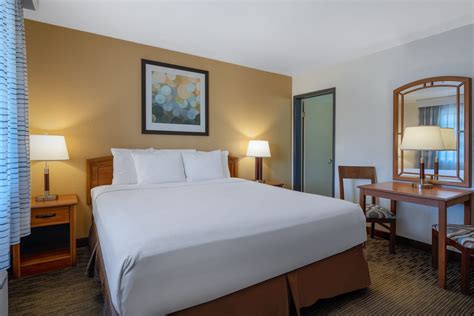 Days Inn by Wyndham Encinitas Moonlight Beach | Encinitas, CA Hotels