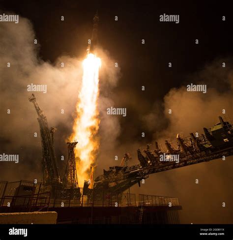 Eine Sojus Rakete Hebt Vom Kosmodrom Baikonur In Kasachstan Ab