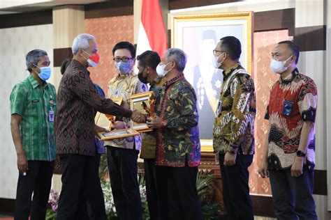 Penghargaan Csr Award Sido Muncul Raih Penghargaan Dari Jawa