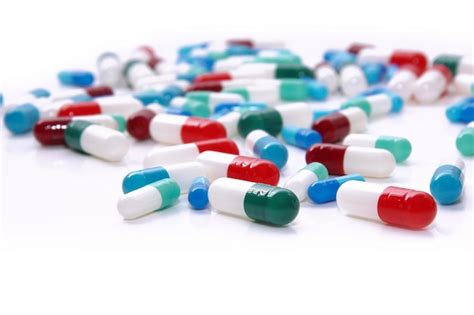 Pastillas Médicas En Colores Rojo Azul Verde Y Otros Comprimidos