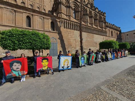 A Palermo Corteo E Sfilata Di Barche In Mare Per Ricordare La Strage Di