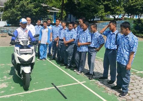 Pelajar Smkn Palembang Dibekali Edukasi Safety Riding