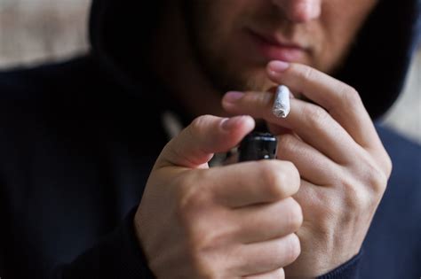 La consommation de cannabis à l adolescence provoquerait des