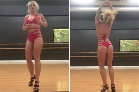 Britney Spears Sensualiza De Lingerie Em Coreografia De Get Naked