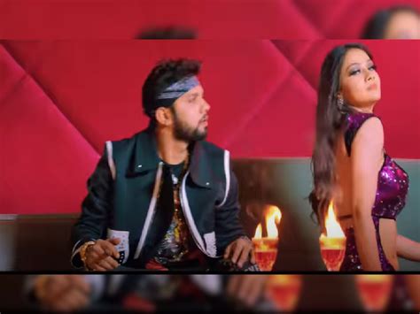 Neelkamal Singh And Namrita Malla Bhojpuri Song Jawani Kya Achar Dalogi Going Viral नम्रता