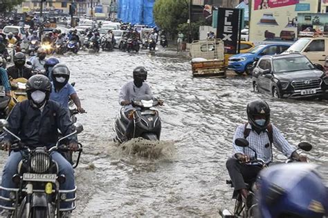 హైదరాబాద్ సమీపంలో తీవ్ర వాయుగుండం తేలికపాటి నుంచి భారీ వర్షాలు కురిసే అవకాశం