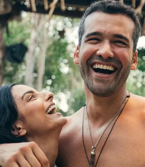 Porque La Vida Sigue Despu S Del Divorcio Aislinn Derbez Presenta A Su