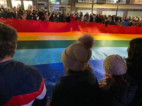 Napoli Scende In Piazza Per L Ucraina Non Mandiamo Armi