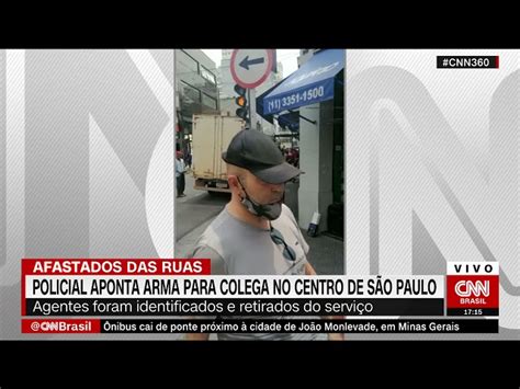 Policial aponta arma para outro PM em briga no Centro de São Paulo