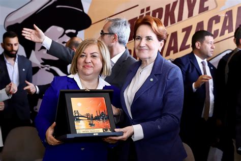 Meral Akşener Evladın mutsuz olurken bir avuç zengin daha zenginleşir