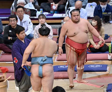 志摩ノ海に敗れ、肩を落とす島津海（鹿児島県西之表市）（撮影・佐藤雄太朗） 撮ったり 郷土力士 大相撲九州場所千秋楽 写真・画像5