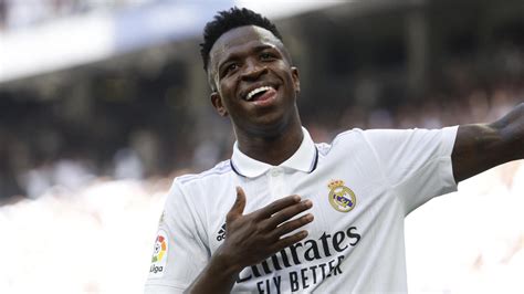 Vinicius da la receta del éxito del Madrid tras ser nombrado mejor