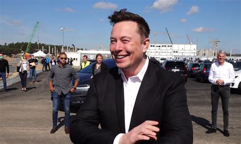 Deutschland Rocks Elon Musk Besucht Seine Gigafabrik Video — Rt De