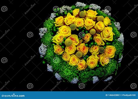 Beautiful Bouquet of Yellow Roses and Mums Stock Photo - Image of fresh ...