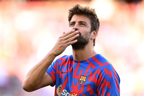 Gerard Piqué Es Sorprendido En Su Faceta Más Romantica Con Clara Chía