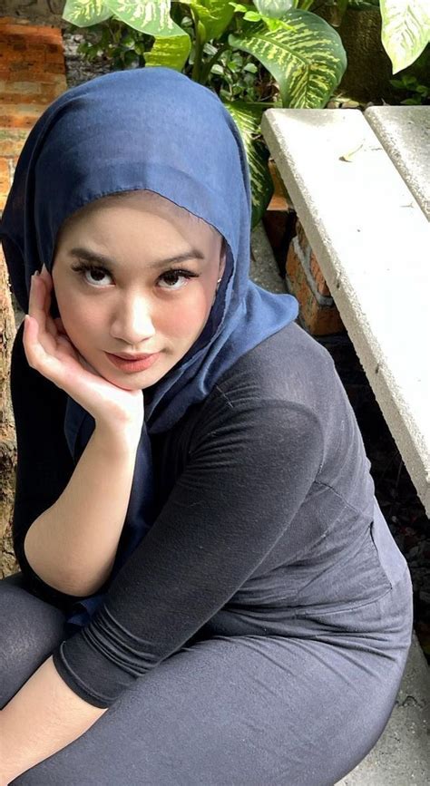 Pin Oleh Azizi Kong Di PRETTY MUSLIMAH Gaya Hijab Wanita Berlekuk