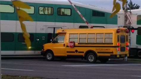 School bus hit by crossing arm causes GO train delays | Mississauga.com